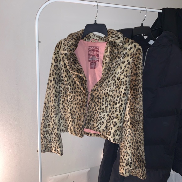 Cheetah Fur Coat - Picture 5 of 8
